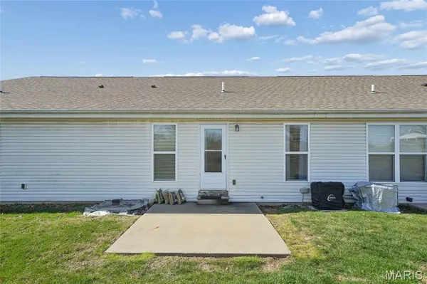 $240,000 | 12195 Mckelvey Place Drive, Bridgeton, MO 63044