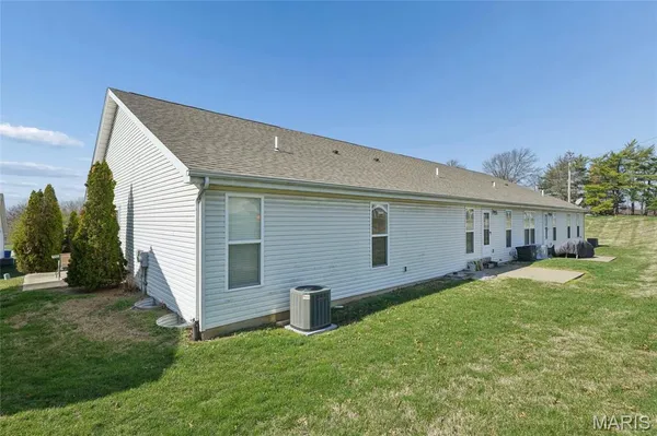 $240,000 | 12195 Mckelvey Place Drive, Bridgeton, MO 63044