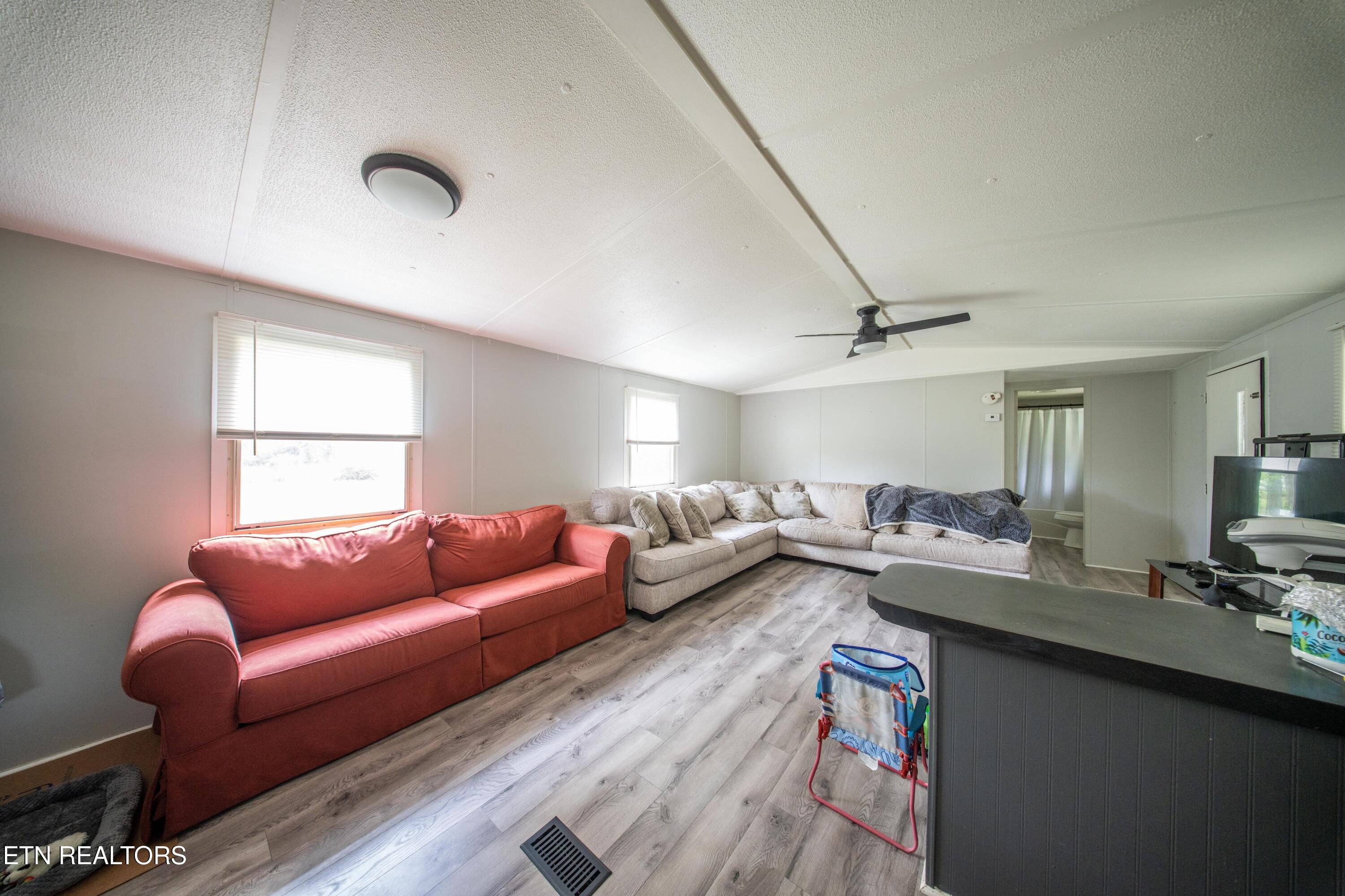 935 Linder Loop Crossville, TN 38571 - Photo 2 of 19 DSC00911_Original