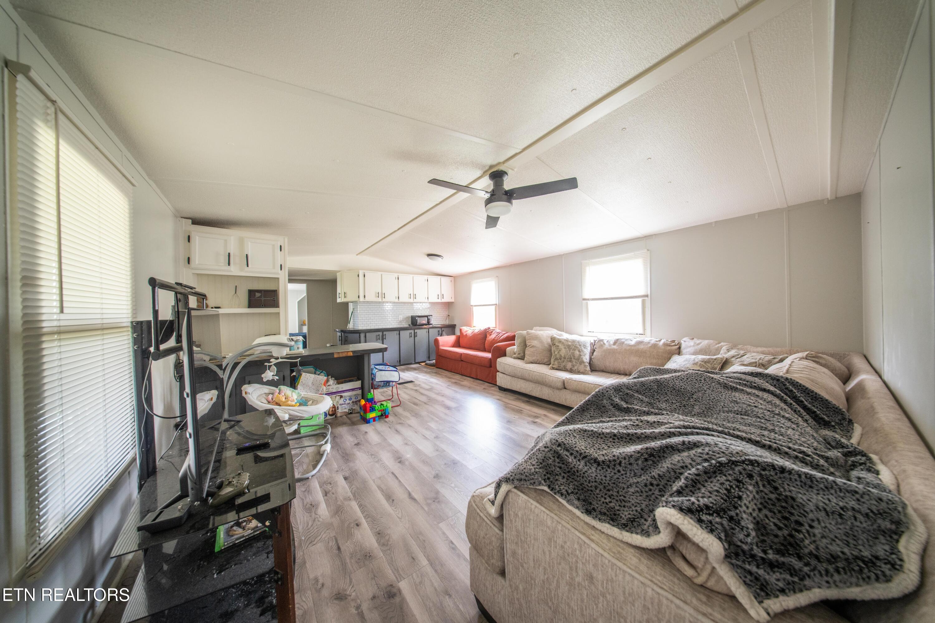 935 Linder Loop Crossville, TN 38571 - Photo 3 of 19 DSC00906_Original