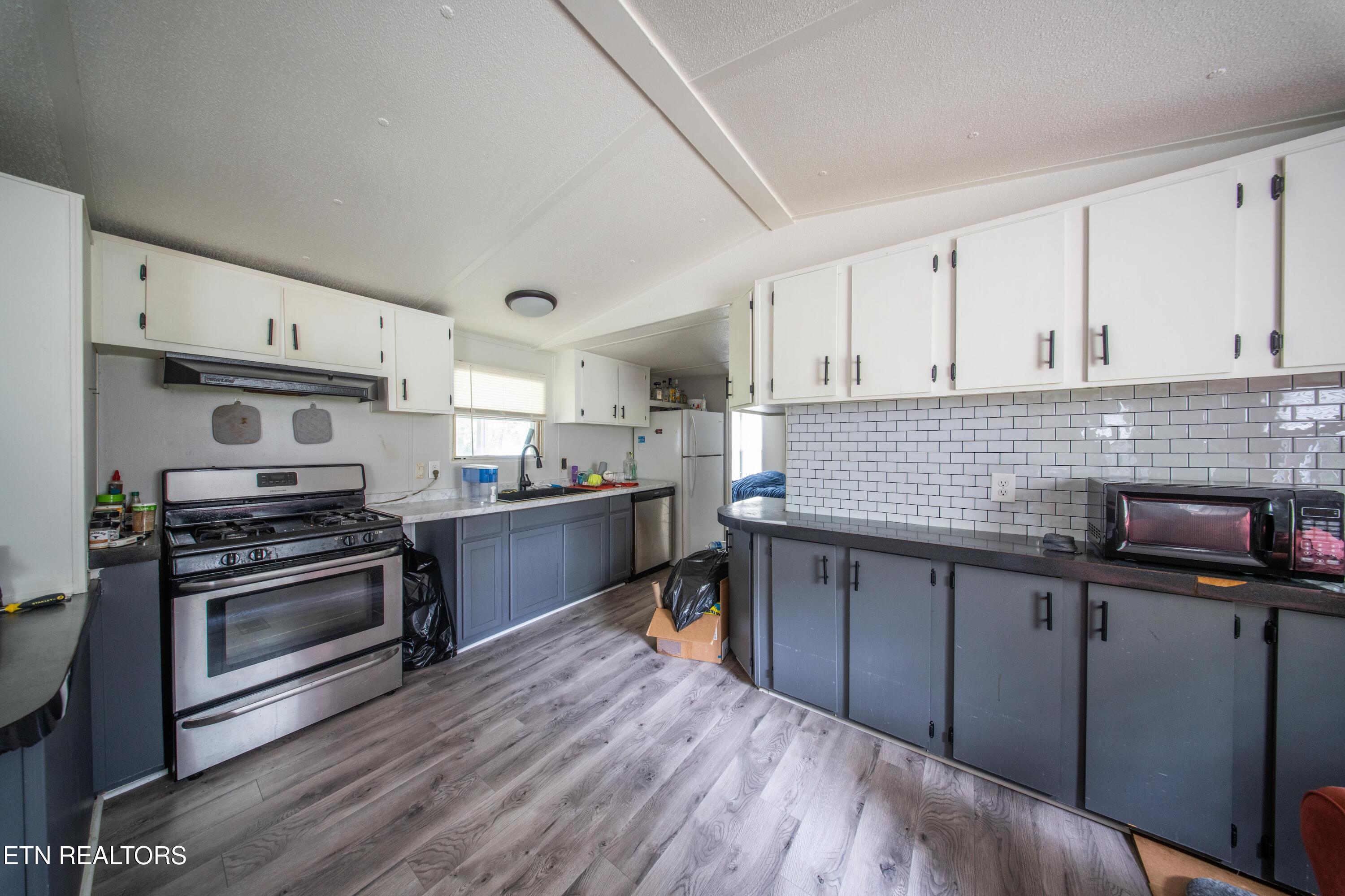 935 Linder Loop Crossville, TN 38571 - Photo 4 of 19 DSC00916_Original