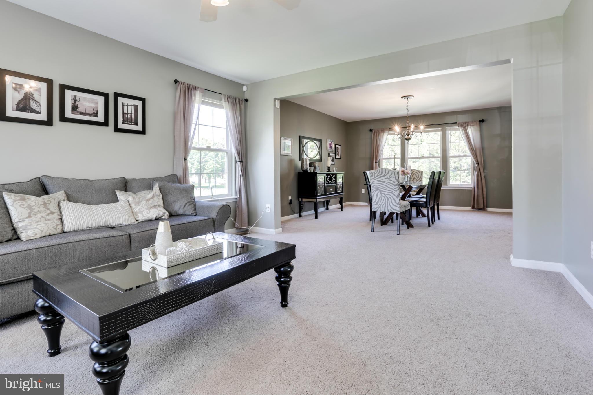 4816 Ridge Road Baltimore, MD 21237 - Photo 20 of 29 Living Room