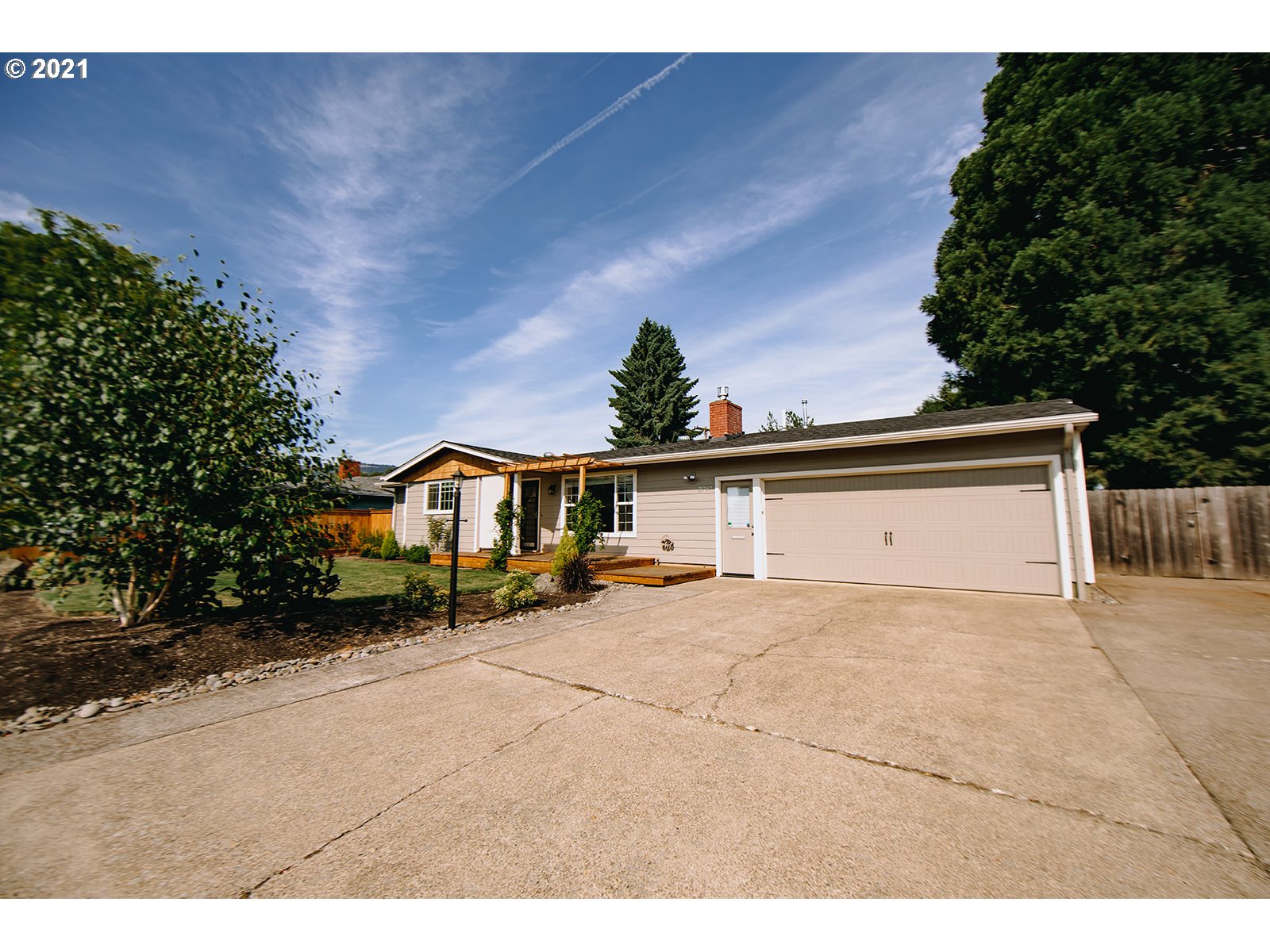 2797 3rd Street Springfield, OR 97477 - Photo 2 of 23