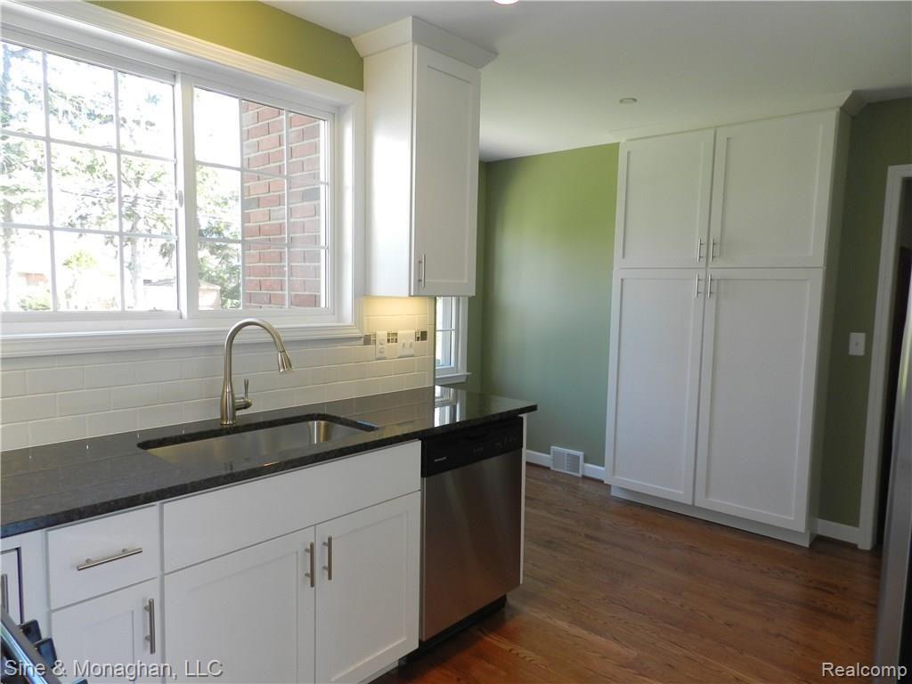 564 Hawthorne Road Grosse Pointe, MI 48236 - Photo 12 of 30 DSCN2945 - Copy (2).JPG
