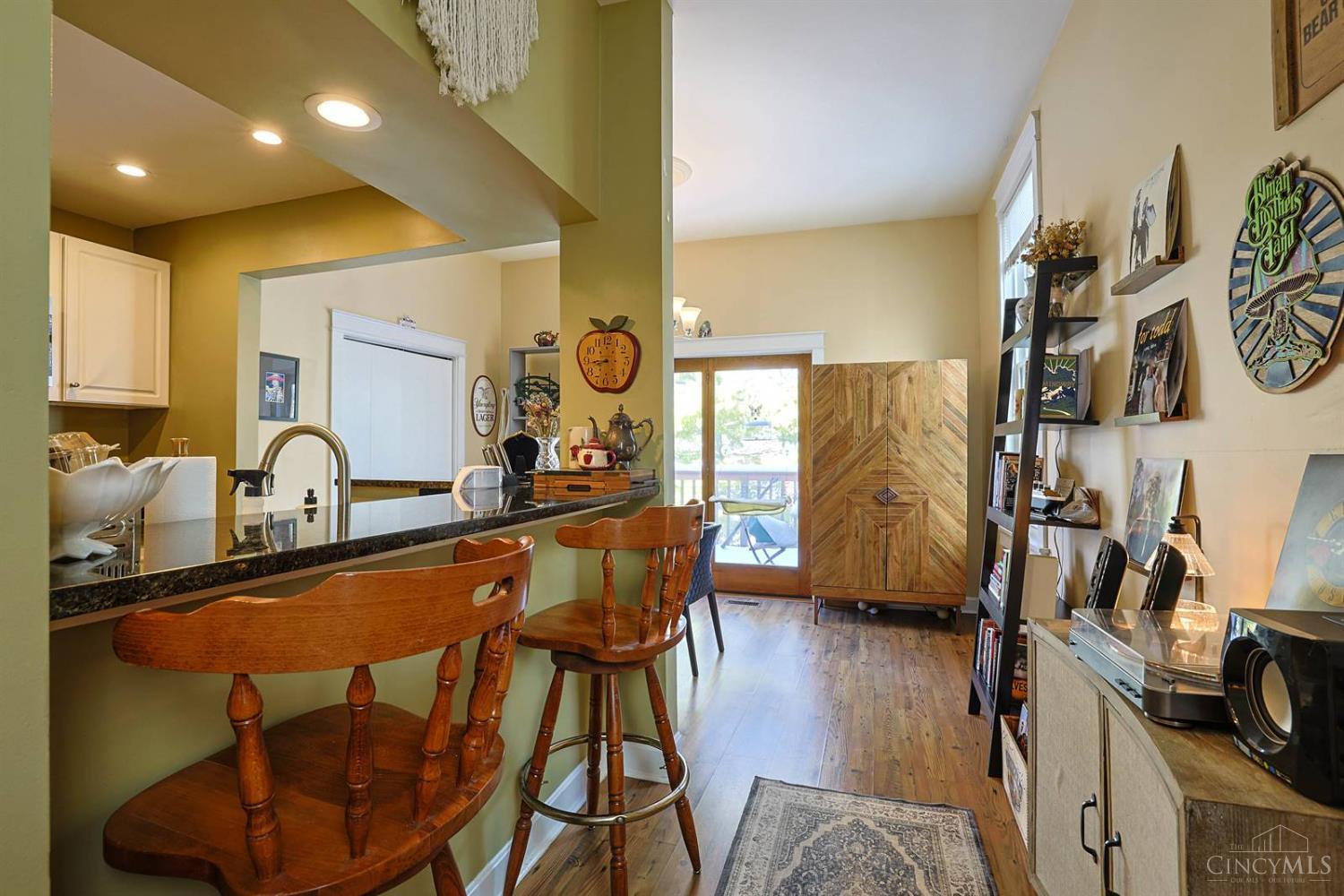 982 Hatch Street Cincinnati, OH 45202 - Photo 14 of 49