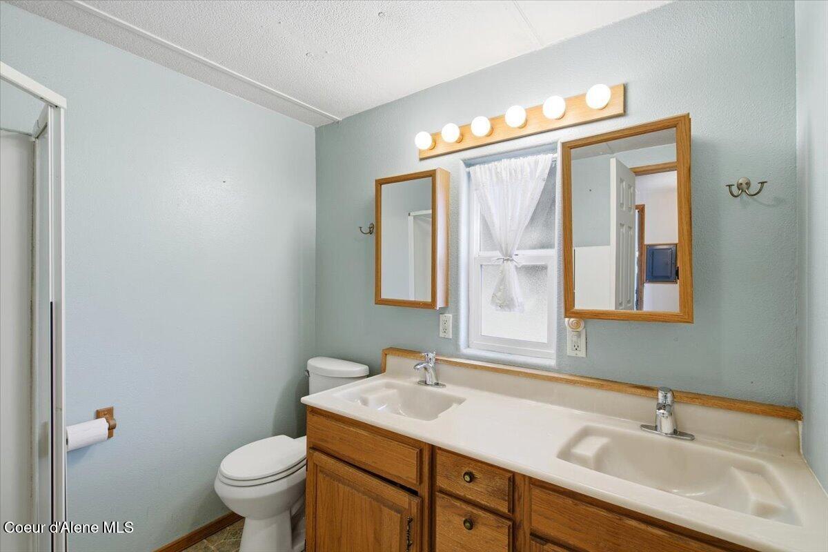 8829 North Starr Loop Hayden, ID 83835 - Photo 22 of 34 Bathroom