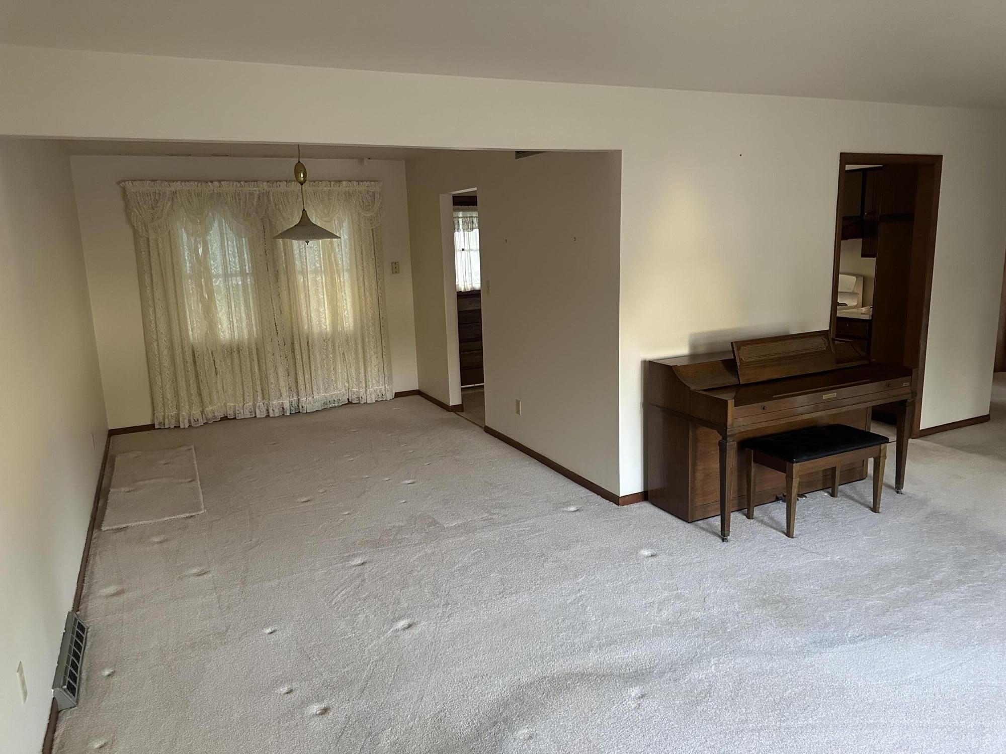 240 Rush Court Hobart, IN 46342 - Photo 4 of 19 a view of a livingroom with furniture