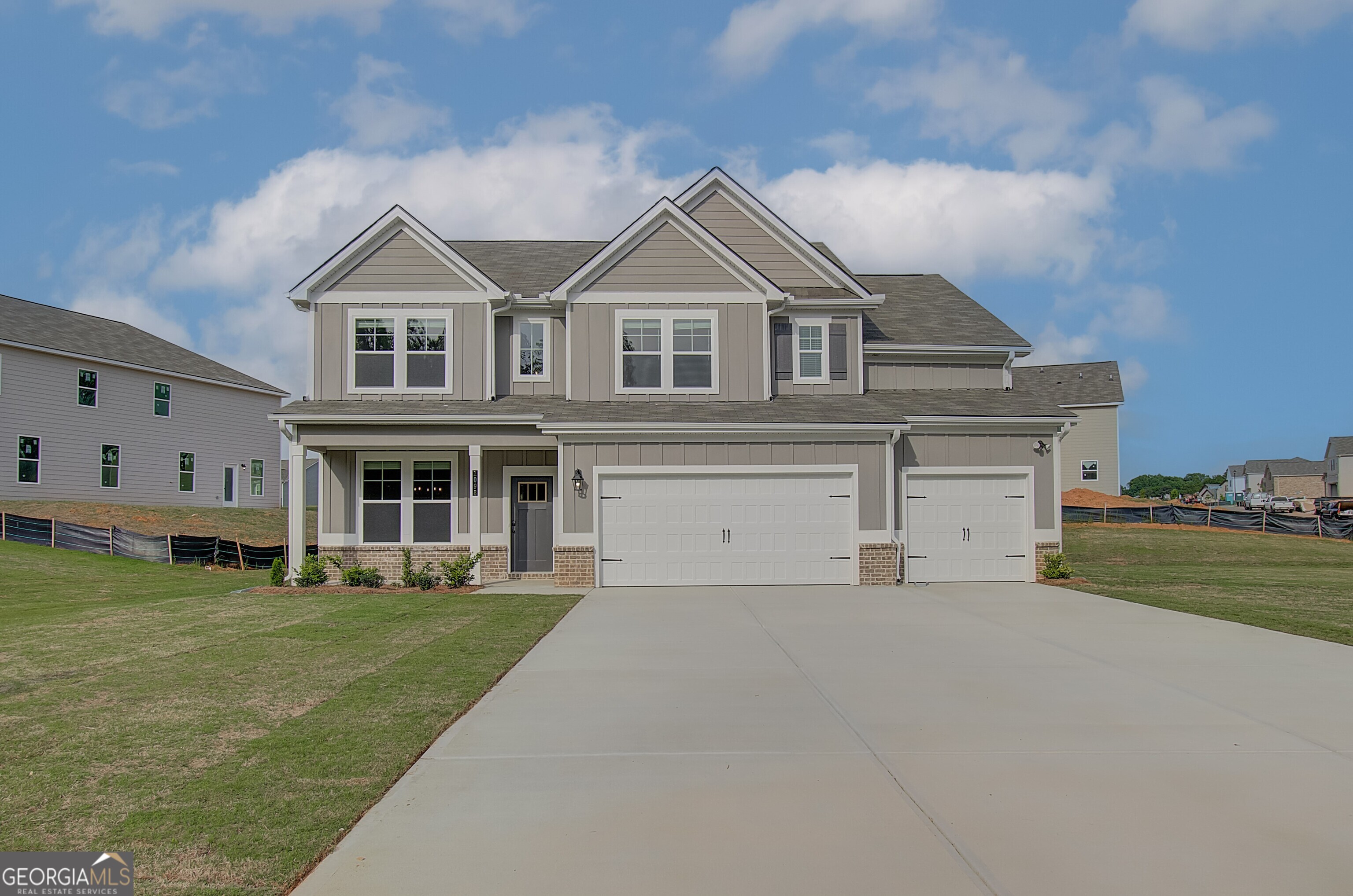 a view of house with garden