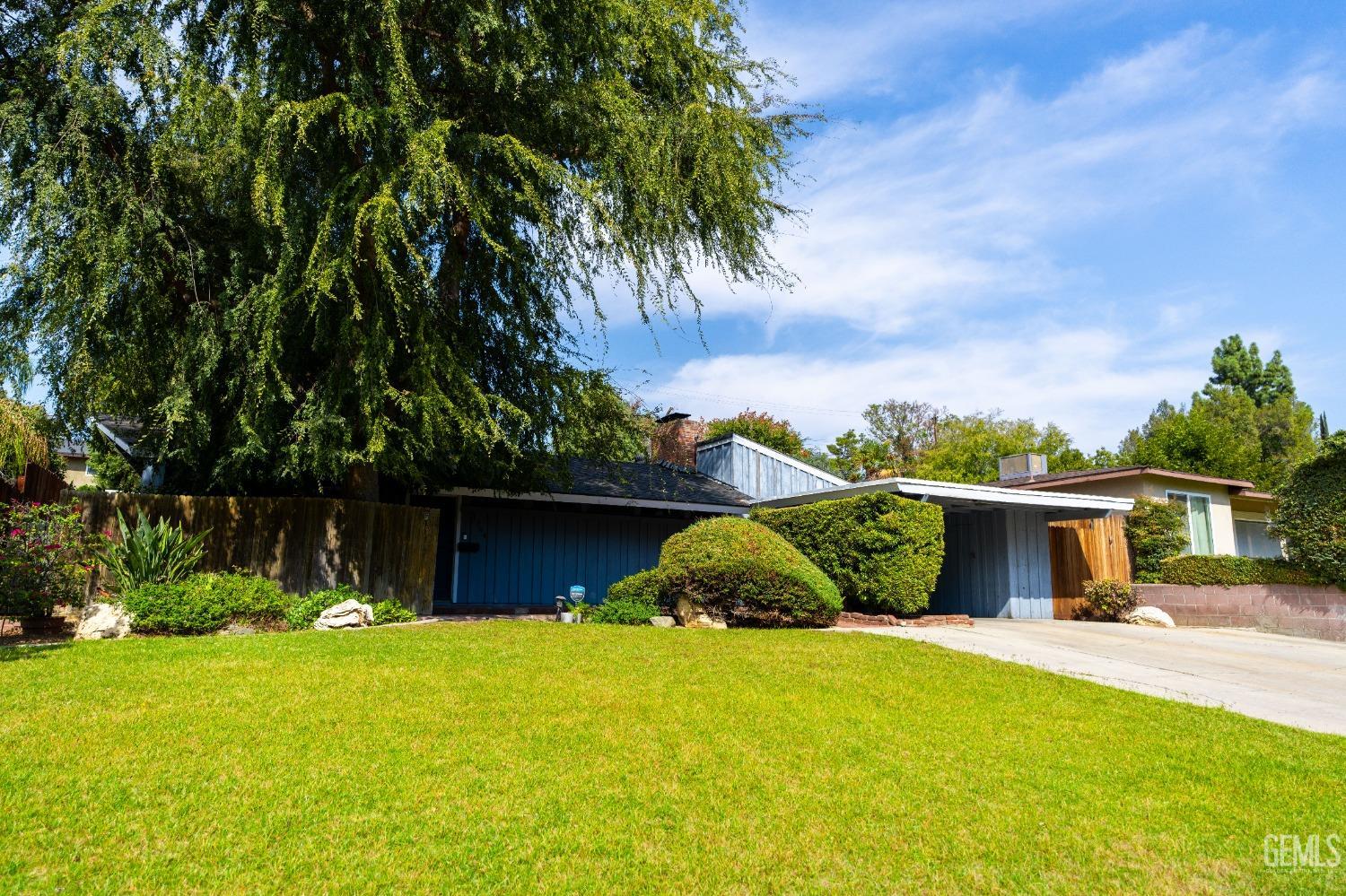 a view of a outdoor space