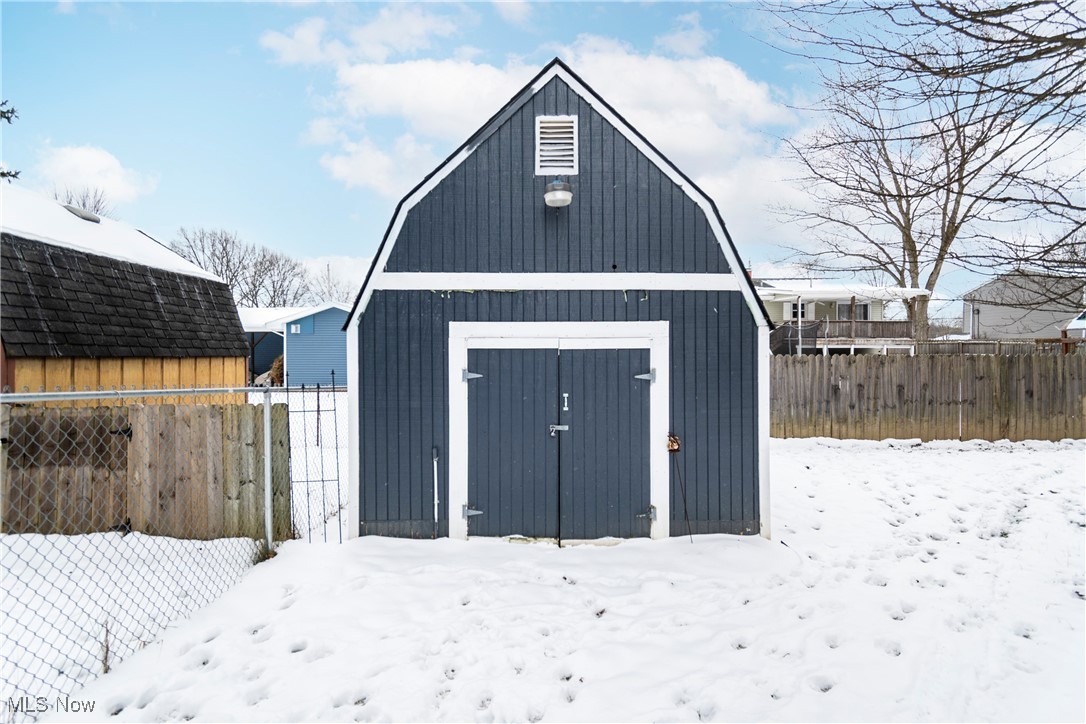 4875 New Road Youngstown, OH 44515 - Photo 6 of 25 shed with electric and 2 levels