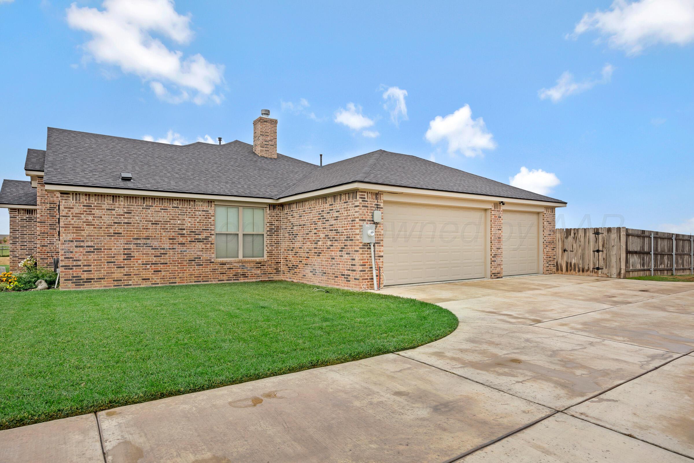 17200 Stone Creek Road Amarillo, TX 79124 - Photo 23 of 32 025_3 Car Garage