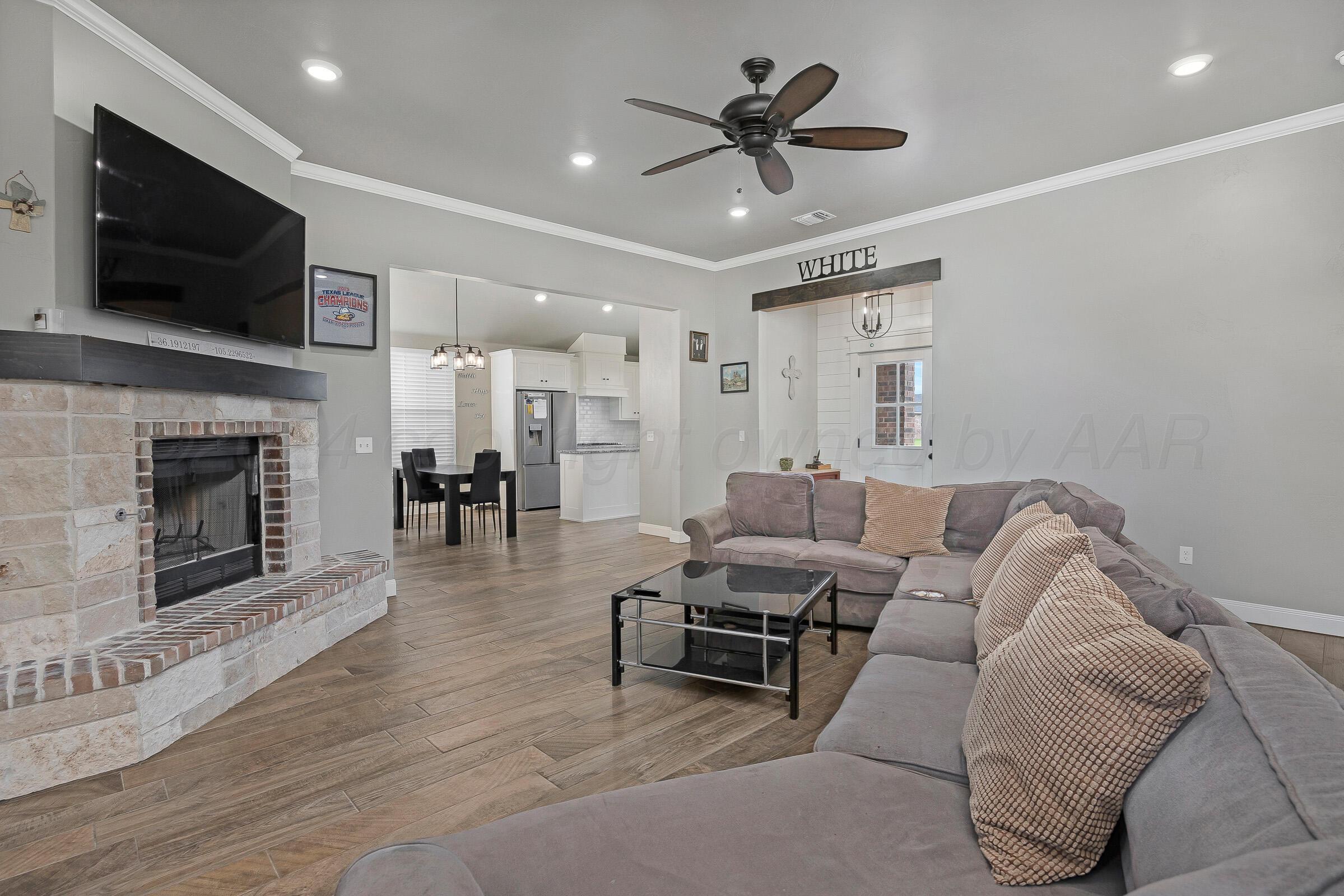005_Living Room