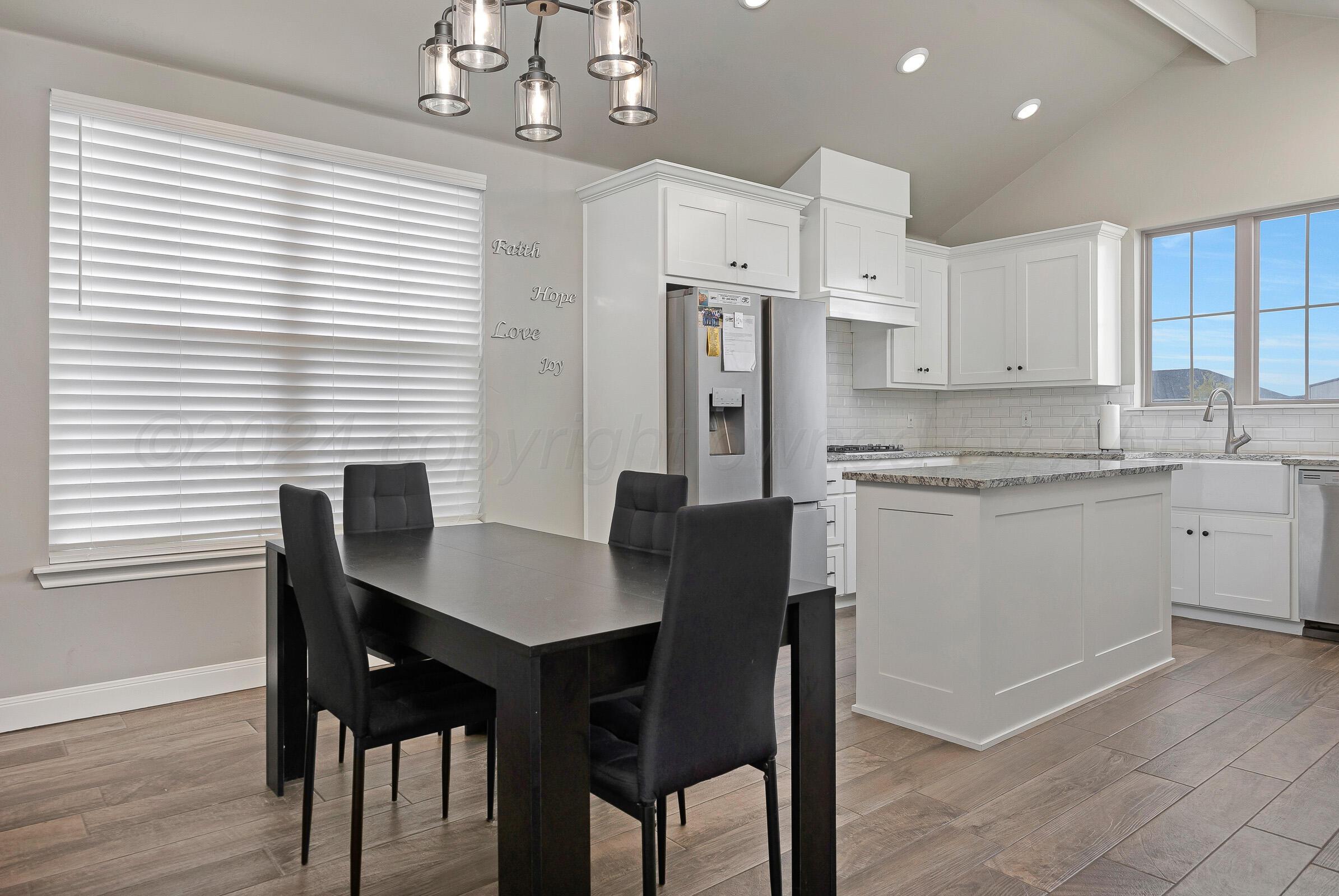 009_Dining And Kitchen
