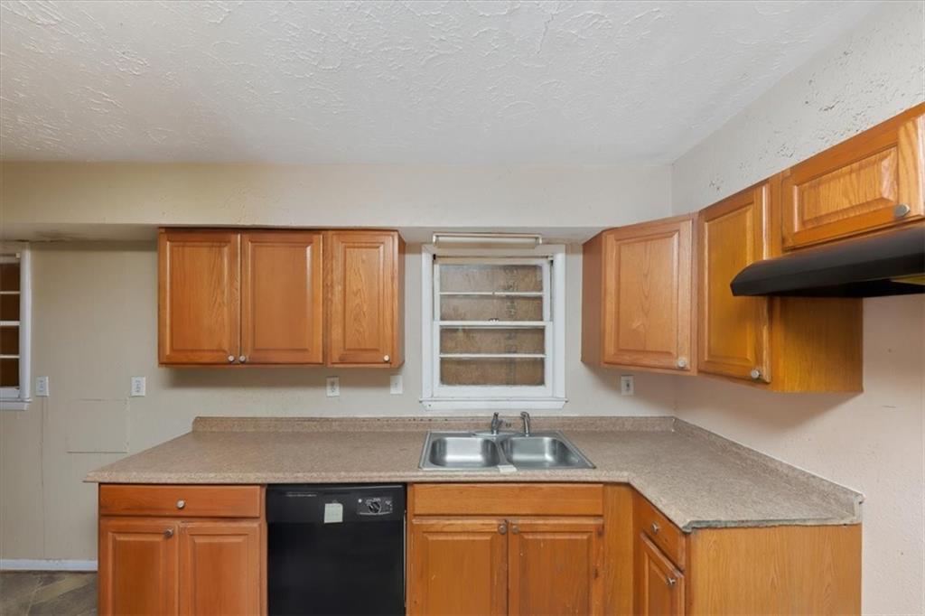 2402 Dawn Drive Decatur, GA 30032 - Photo 8 of 19