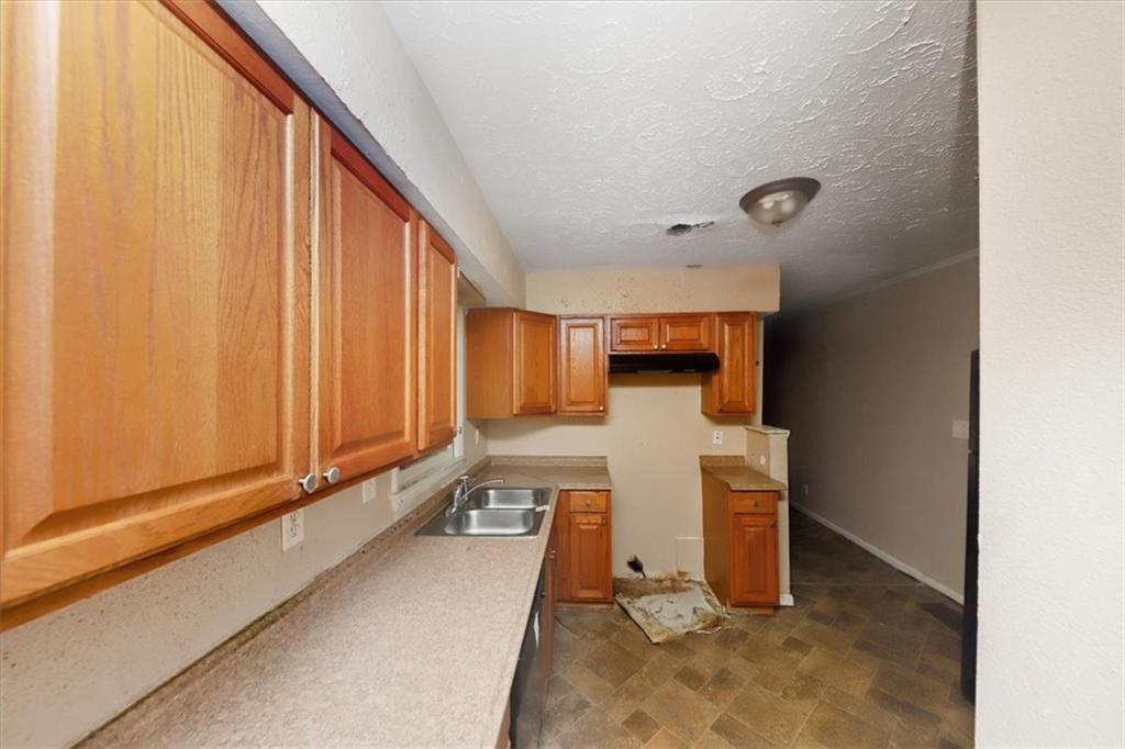 2402 Dawn Drive Decatur, GA 30032 - Photo 9 of 19