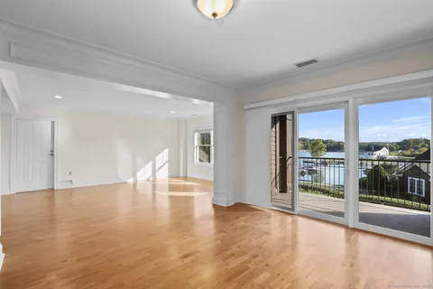 $585,000 | 16 Hayestown Road, Unit C204, Danbury, CT 06811