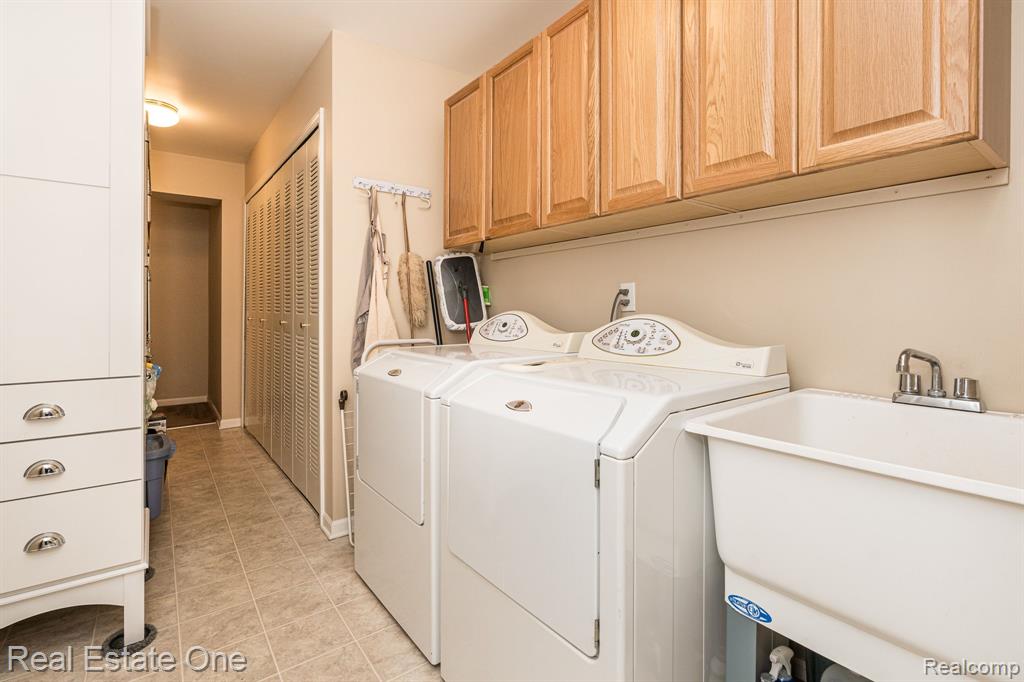 1676 Deepwood Circle, Unit 23 Rochester, MI 48307 - Photo 19 of 25