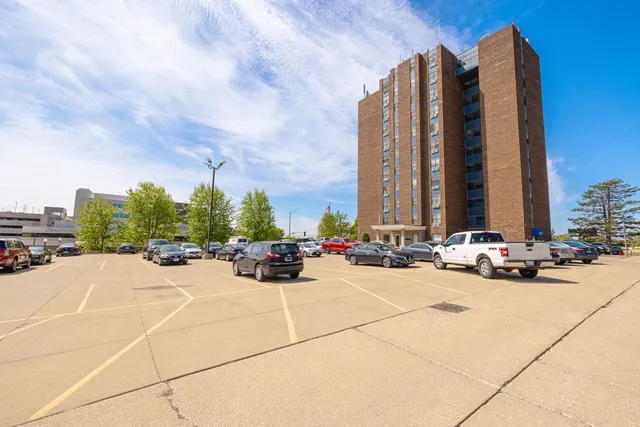 $1,050 | 1505 North Peoria Avenue, Unit 1001, Peoria, IL 61603