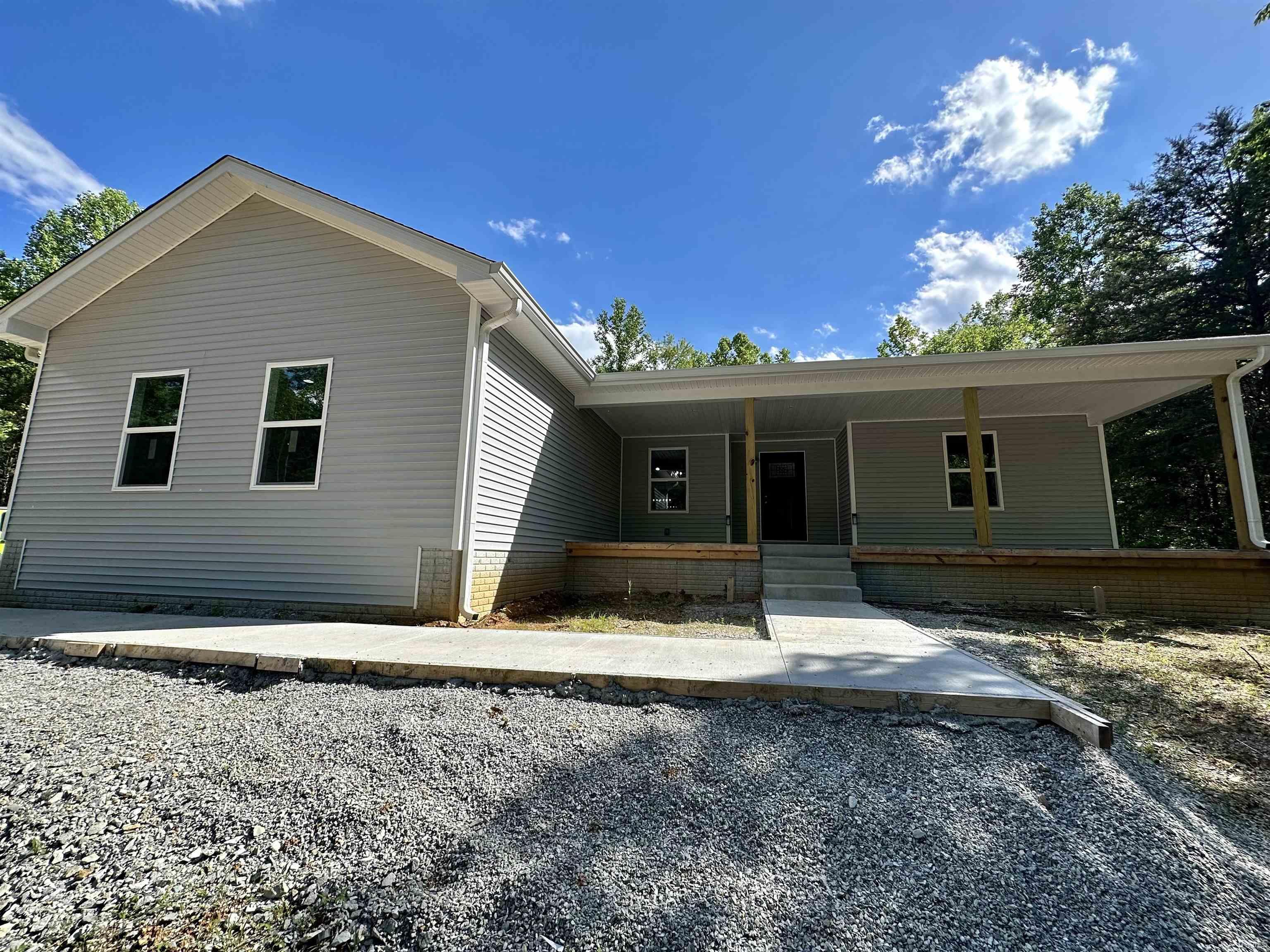 223 Kings Way Bedford, IN 47421 - Photo 1 of 18 Gallery Image 1
