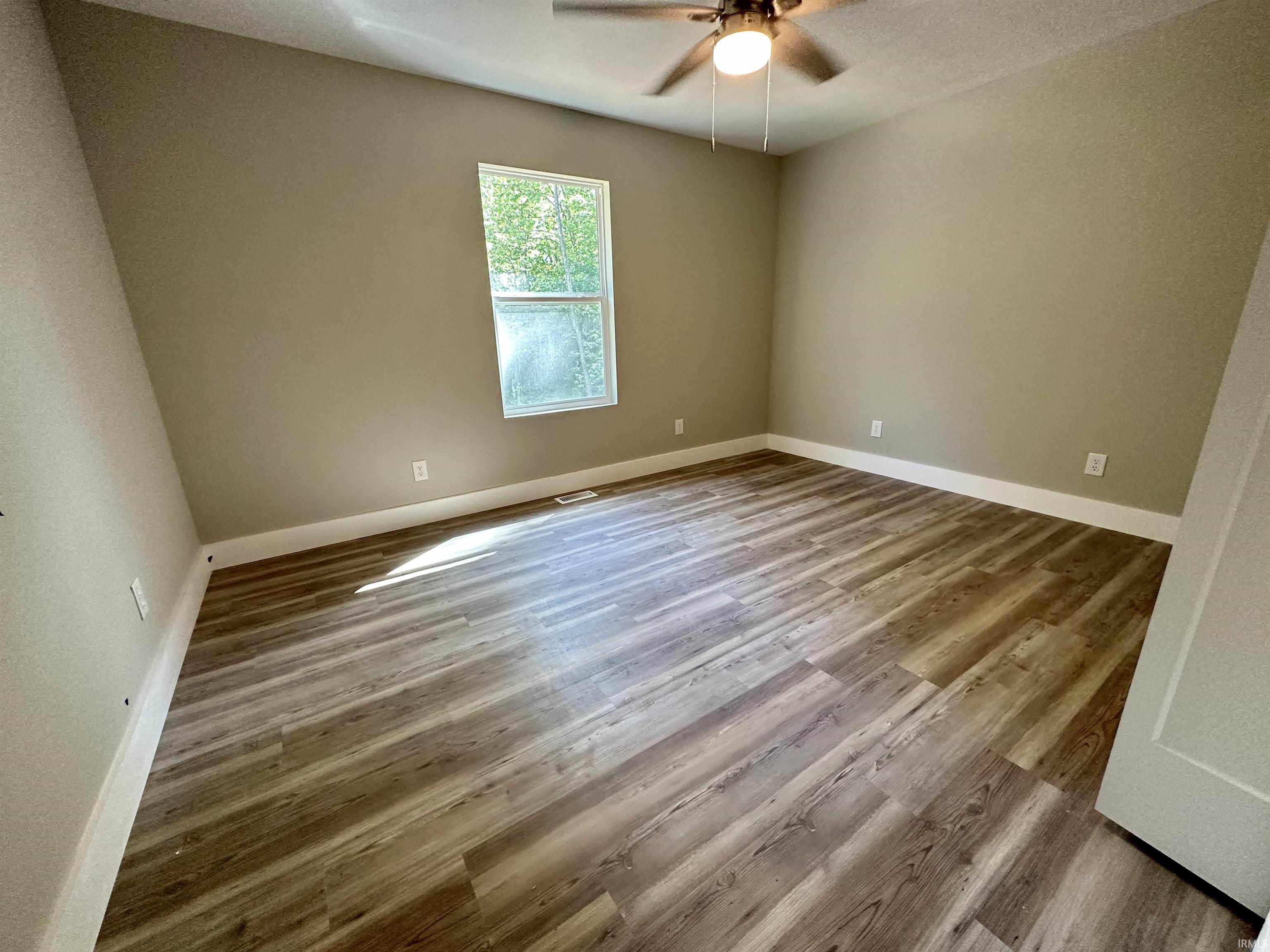 223 Kings Way Bedford, IN 47421 - Photo 12 of 18 Gallery Image 12