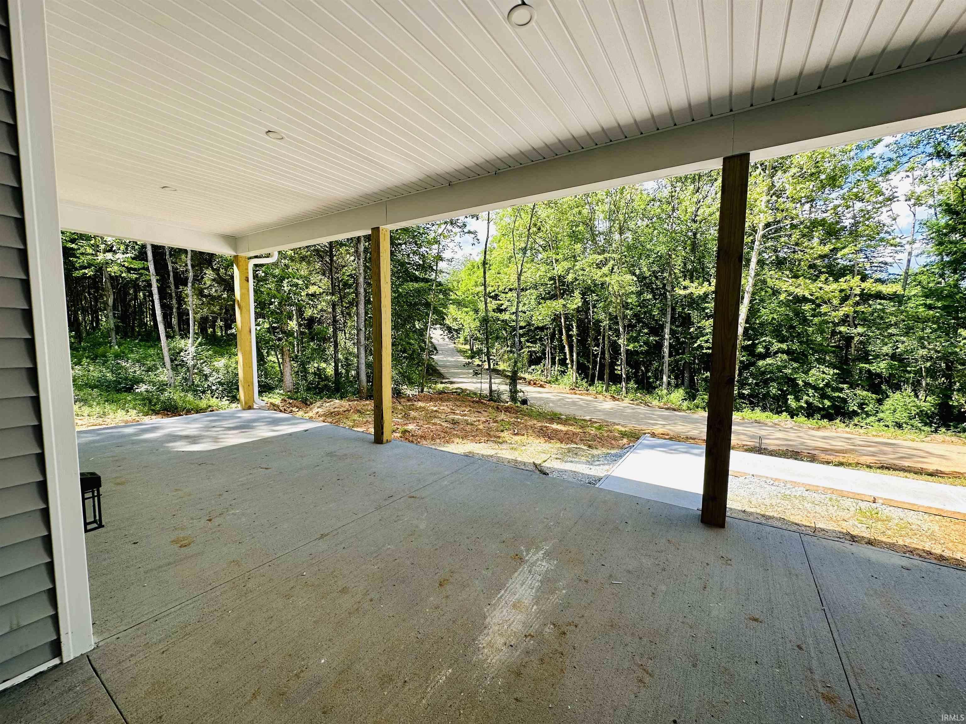 223 Kings Way Bedford, IN 47421 - Photo 3 of 18 Gallery Image 3