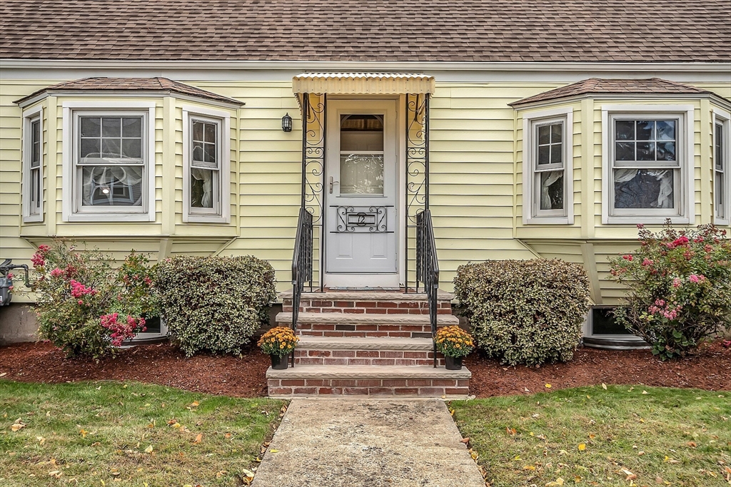12 Curran Road Lynn, MA 01905 - Photo 3 of 40 Gallery Image 3