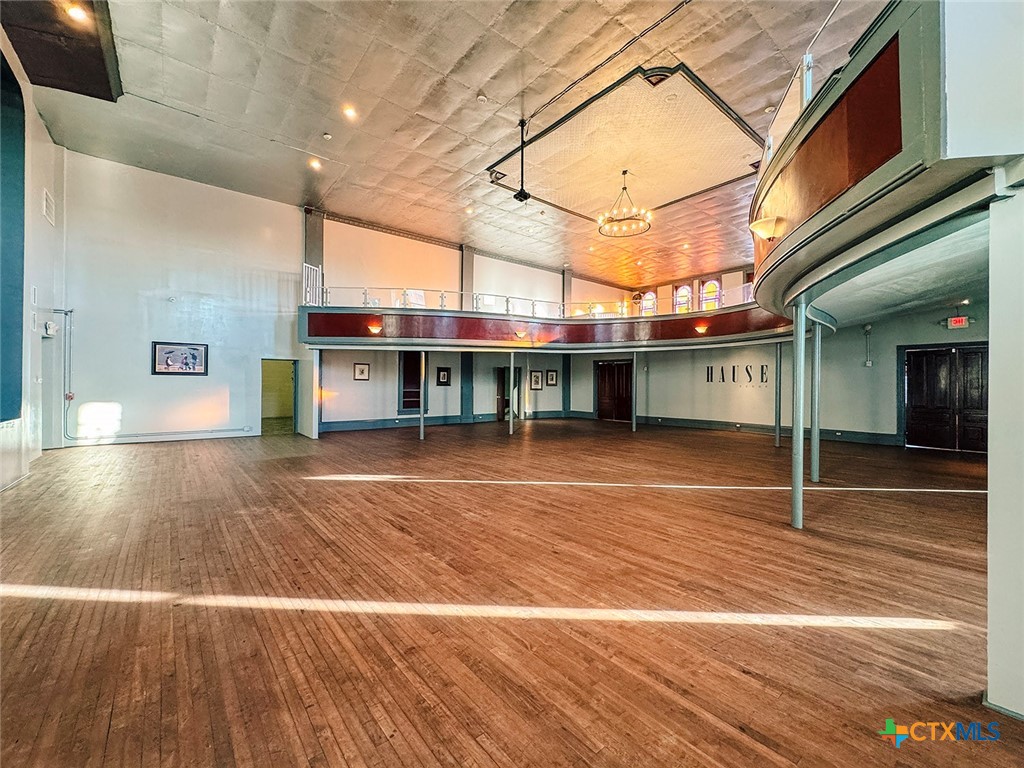 202 East Forrest Street Victoria, TX 77901 - Photo 39 of 47 a view of a basket ball ground