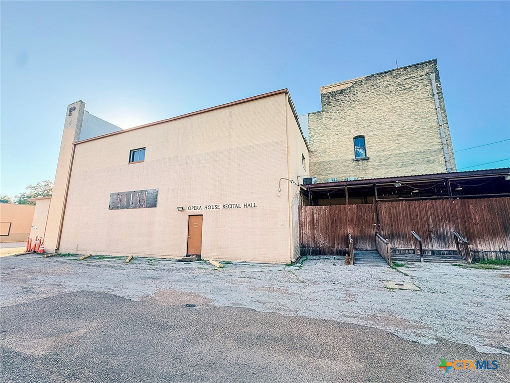202 East Forrest Street Victoria, TX 77901 - Photo 4 of 47 a view of a backyard