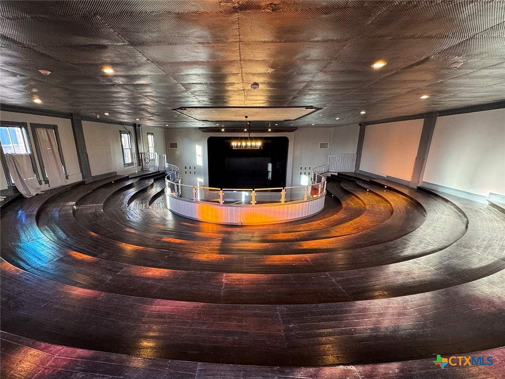 202 East Forrest Street Victoria, TX 77901 - Photo 41 of 47 a room with gym equipment