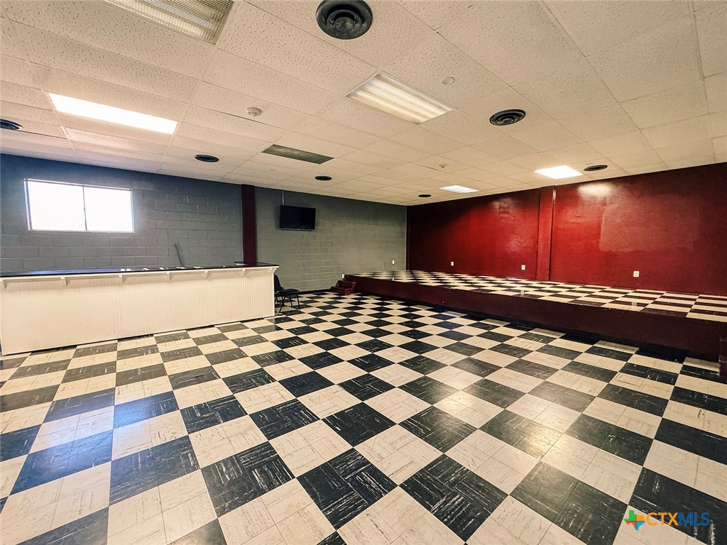 202 East Forrest Street Victoria, TX 77901 - Photo 44 of 47 a black and white checkered floor
