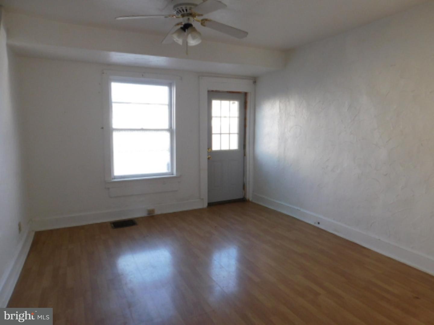 405 Haig Boulevard Reading, PA 19607 - Photo 9 of 19 Living Room