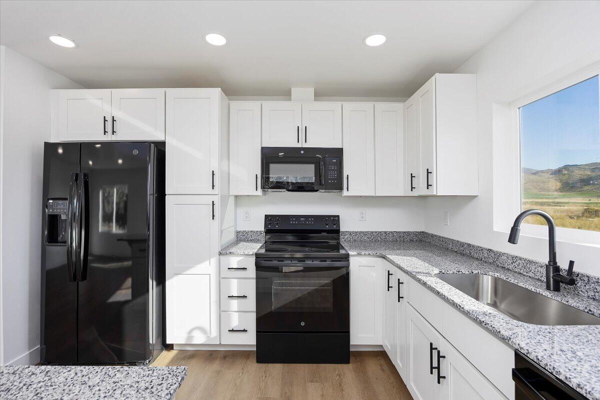 8 Punkin Center Road Gannett, ID 83313 - Photo 17 of 43 Kitchen