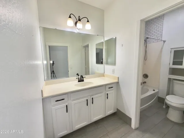 $2,450 | 7116 West Sophie Lane, Laveen, AZ 85339