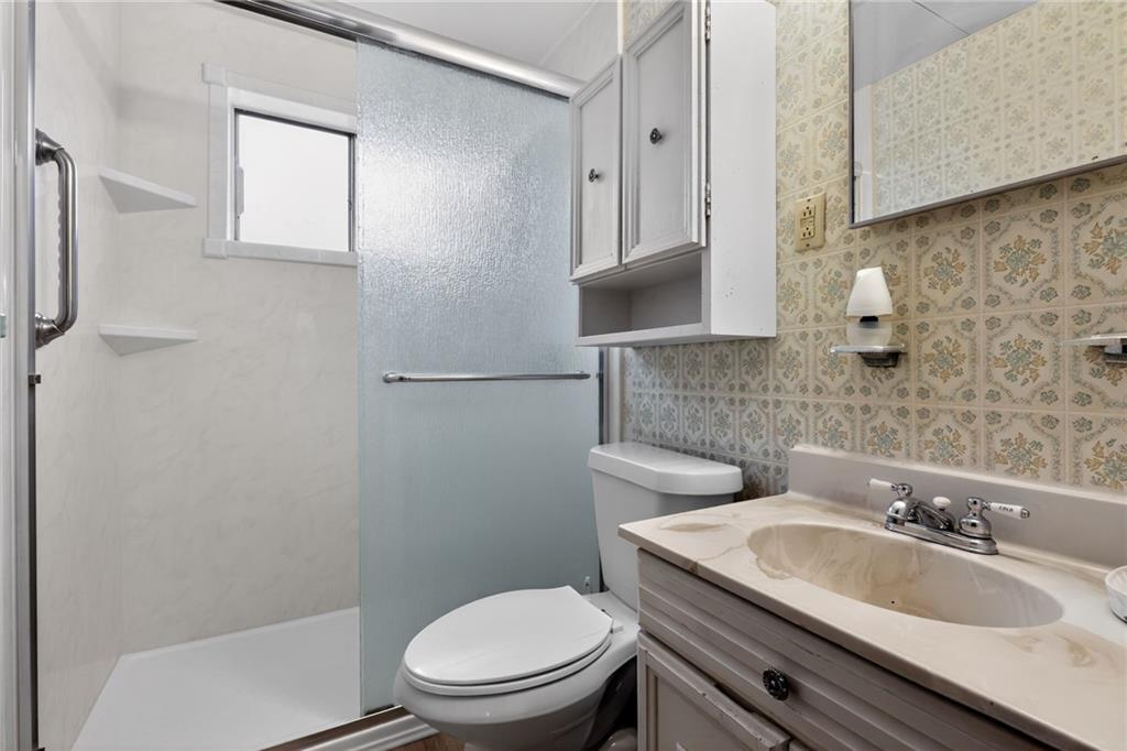 213 Tilford Road Pittsburgh, PA 15235 - Photo 18 of 20 a bathroom with a toilet sink shower and mirror