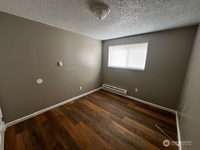 2716 South 258th Place Kent, WA 98032 - Photo 3 of 11 an empty room with a window