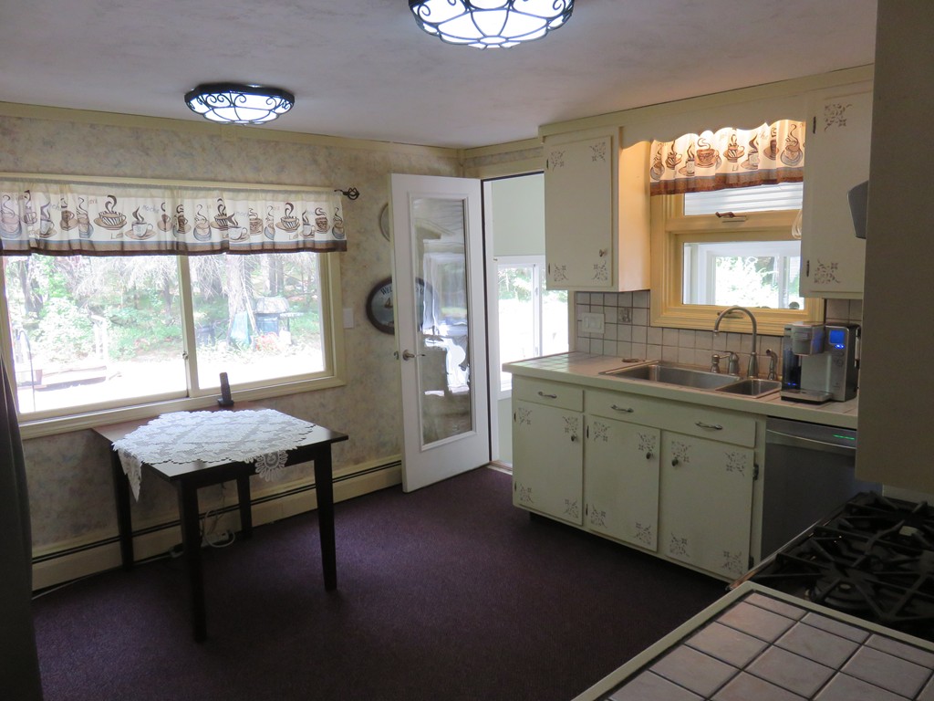 319 Pleasant Street Dunstable, MA 01827 - Photo 11 of 30