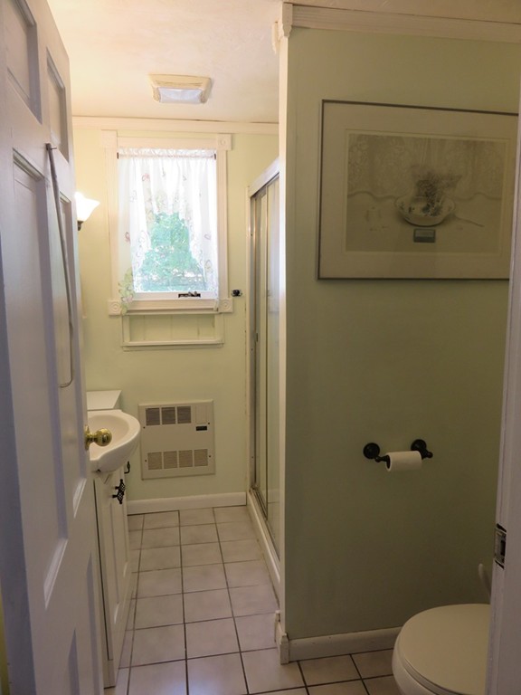 319 Pleasant Street Dunstable, MA 01827 - Photo 12 of 30