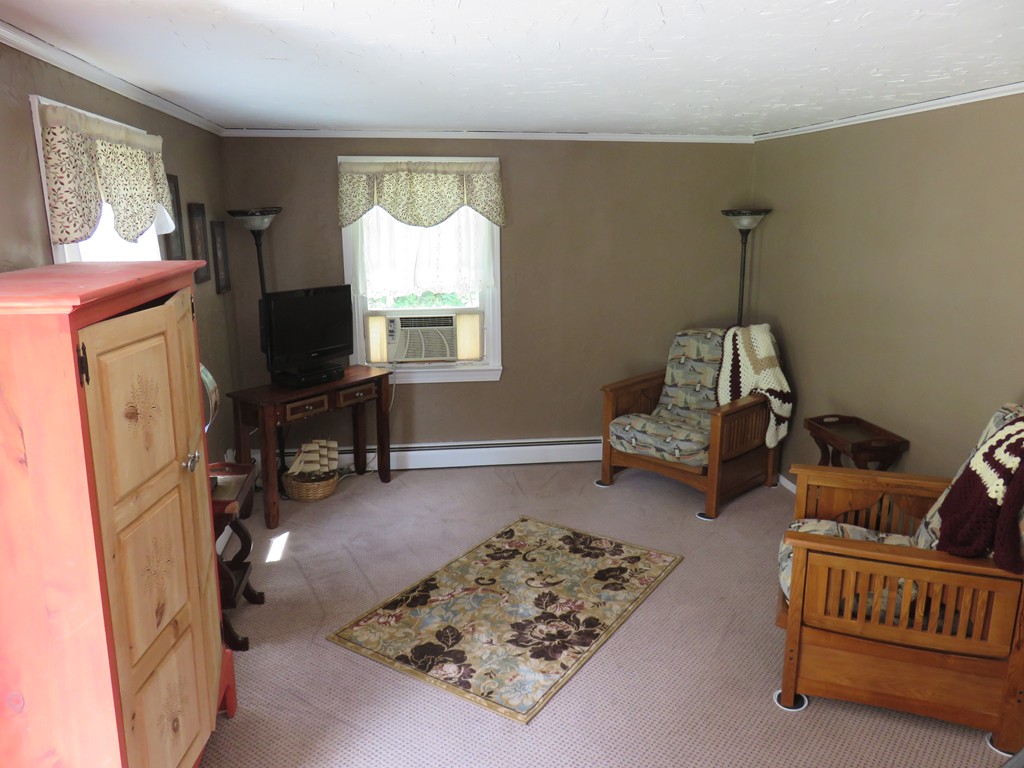 319 Pleasant Street Dunstable, MA 01827 - Photo 6 of 30