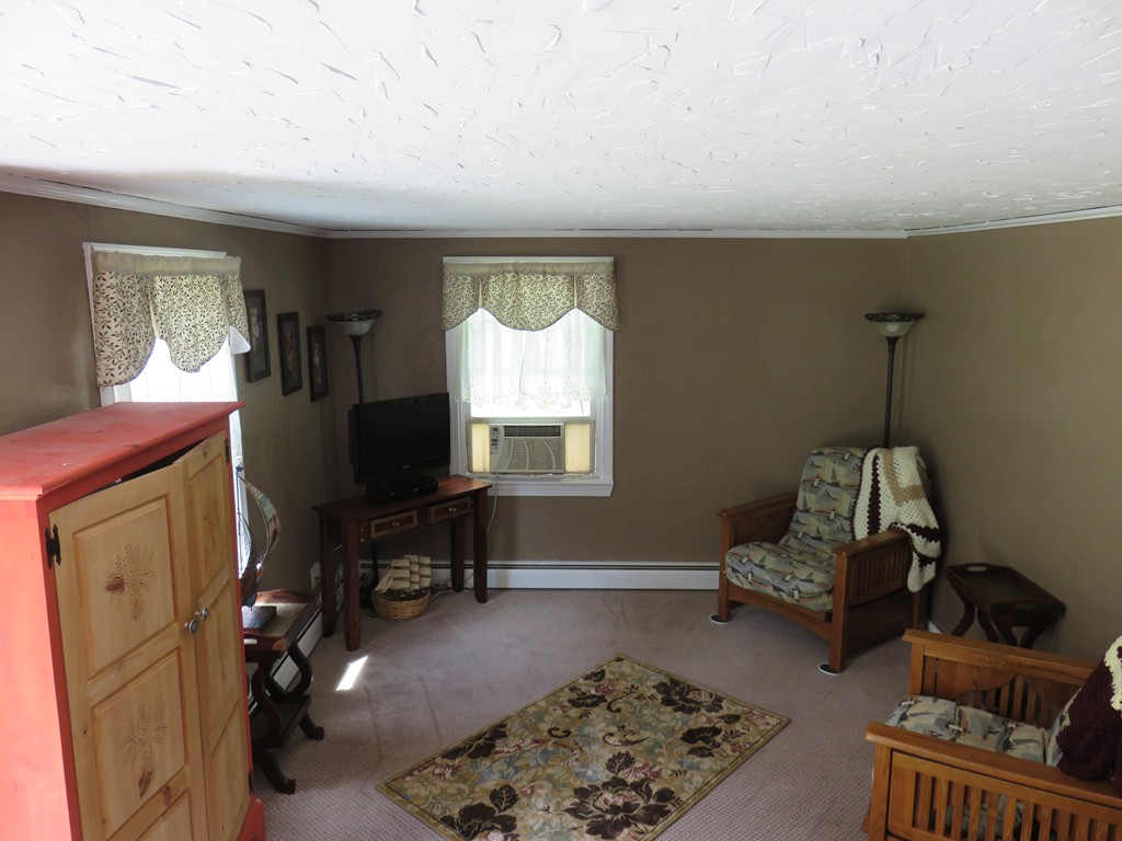 319 Pleasant Street Dunstable, MA 01827 - Photo 7 of 30