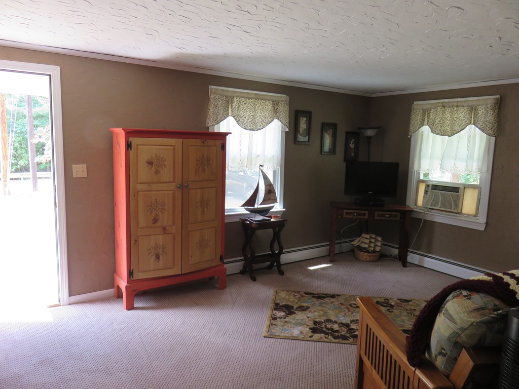 319 Pleasant Street Dunstable, MA 01827 - Photo 8 of 30