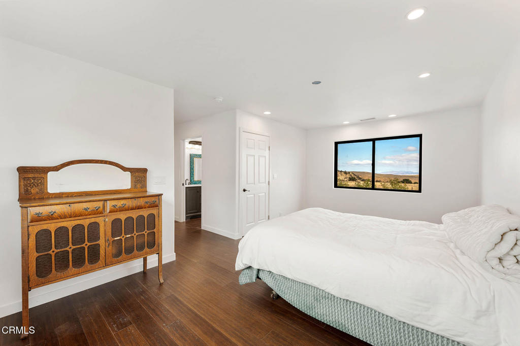 2170 Aliso Park Road Maricopa, CA 93252 - Photo 9 of 72 Primary Bed & bath - 2170 Aliso Park Rd