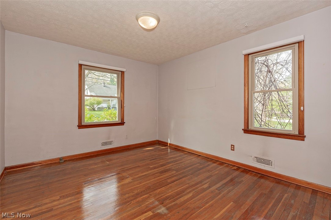 4633 Liberty Road Cleveland, OH 44121 - Photo 23 of 35