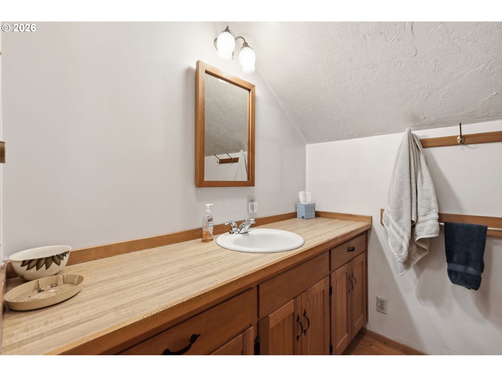 93156 Ewing Road Springfield, OR 97478 - Photo 24 of 47 Bathroom
