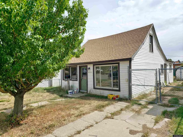 $192,500 | 633 9th Street, Evanston, WY 82930