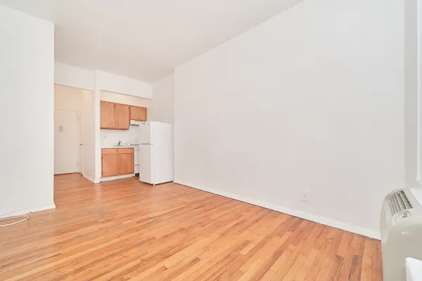 $2,350 | 319 West 29th Street, Unit 2B | Chelsea