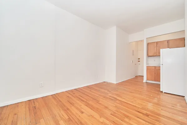 $2,350 | 319 West 29th Street, Unit 2B | Chelsea