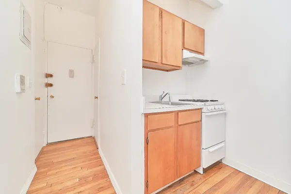 $2,350 | 319 West 29th Street, Unit 2B | Chelsea