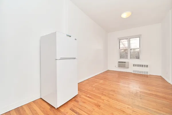 $2,350 | 319 West 29th Street, Unit 2B | Chelsea
