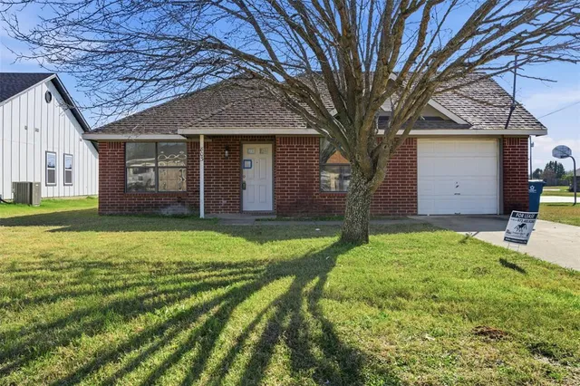 $1,625 | 803 Melody Circle, Kaufman, TX 75142