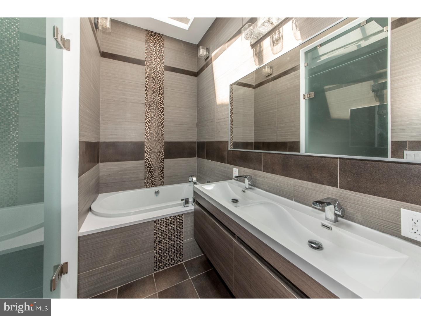 1210 Chestnut Street, Unit 407 Philadelphia, PA 19107 - Photo 22 of 25